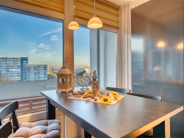 Essbereich am Fenster